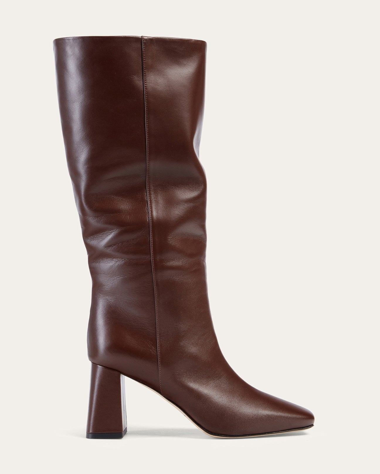 Irresistible in slouchy nappa leather, the Bucket silhouette leans into this season’s modern quietude. Every inch is exquisitely crafted, from the generous knee-high cut to the leather-wrapped heel. Hand-finished seam detailing is the subtle finishing touch.